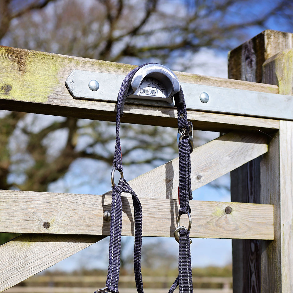 EquiHook Magnetic Bridle Hook - Shiny Grey