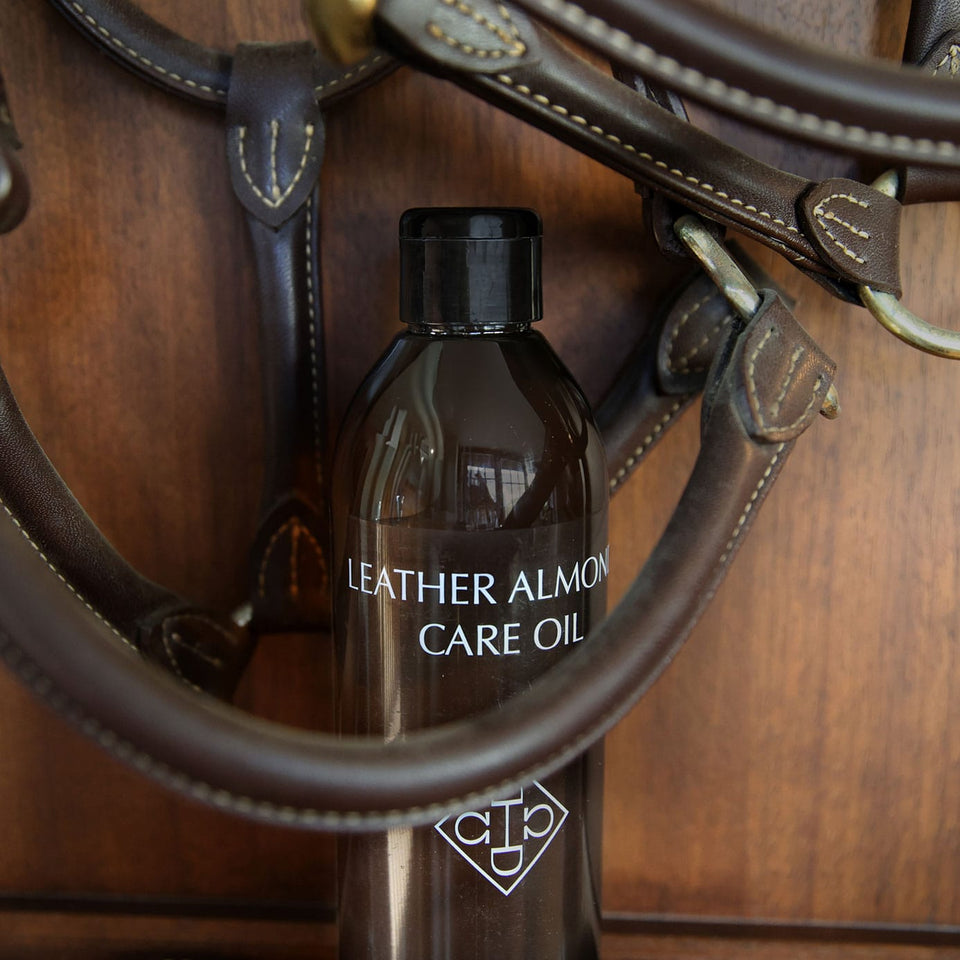 Grooming Deluxe Almond Leather Care Oil 500ml