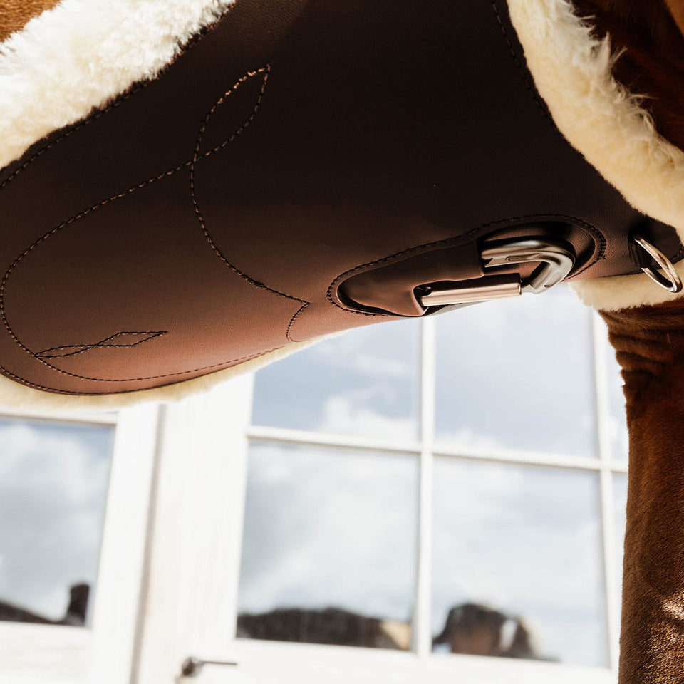 Kentucky Horsewear Anatomic Sheepskin Stud Girth - Brown